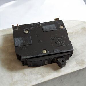 Square D Type QO 20 Amp Single Pole Circuit Breaker Electric Off On 120/240 VAC